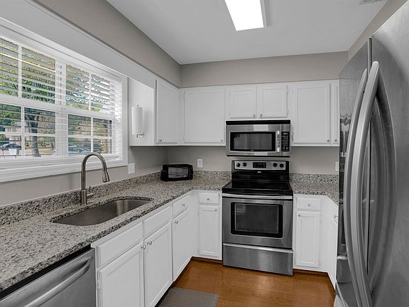 4th image of 12 Shuler Cir