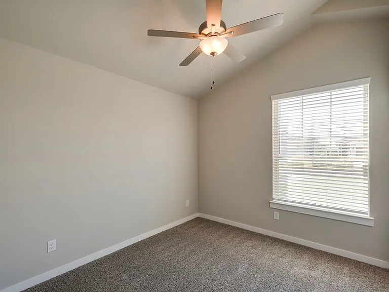 733 Wheatfield Dr — Photo 10