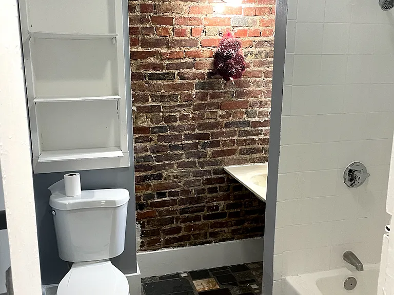 130 Shurtleff St — Photo 4