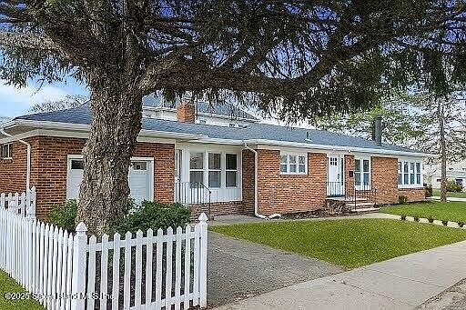 2nd image of 2 Livingston Ct