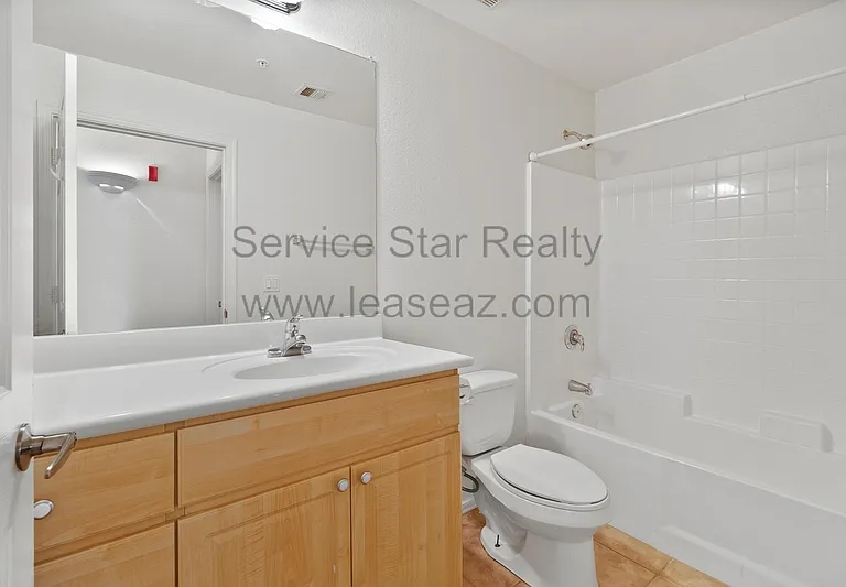 920 E Devonshire Ave #1001 — Photo 8