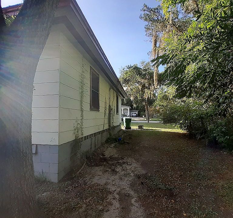 2nd image of 504 W Howry Ave