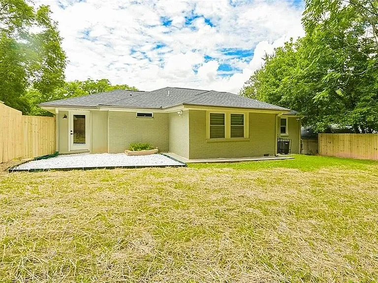220 Napoleon Dr SW — Photo 18