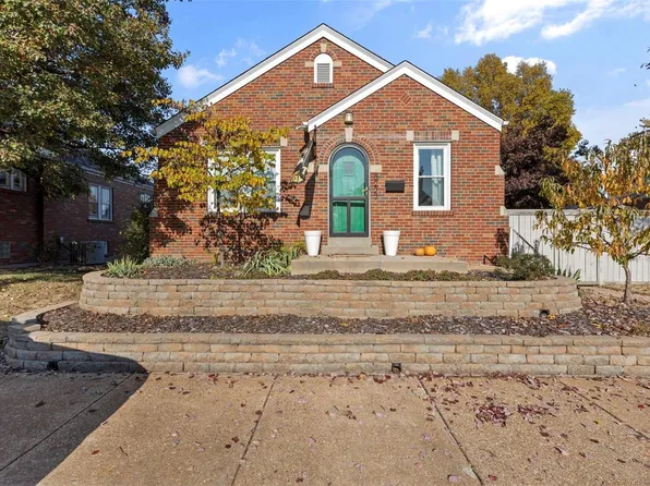 5227 Sunshine Dr, Saint Louis, MO 63109
