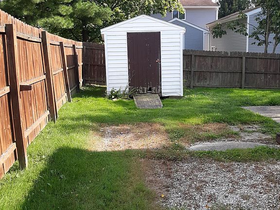3rd image of 657 McKinley St
