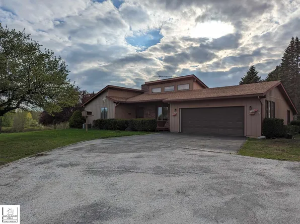 5926 White Creek Rd, Marlette, MI 48453