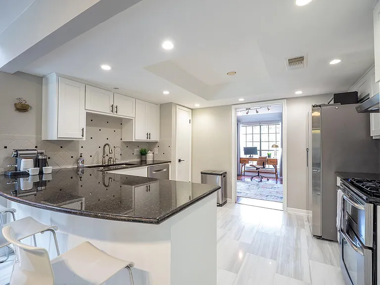 2110 Wychwood Dr — Photo 15