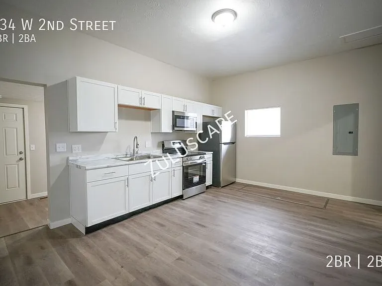 734 W 2nd St — Photo 7