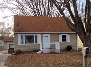 1220 S Vermont Ave, Mason City, IA 50401