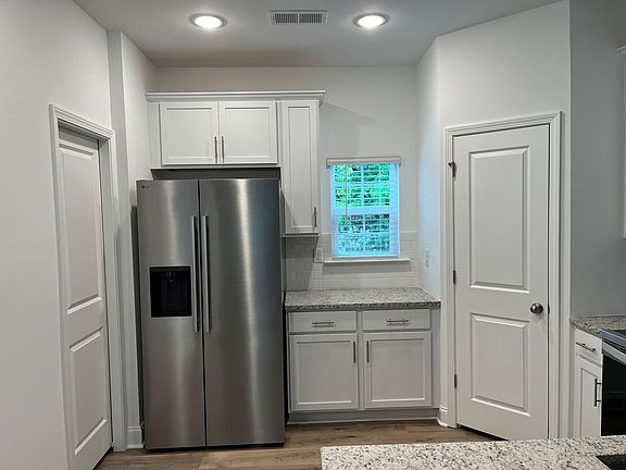 5th image of 3220 Butler Hill Dr