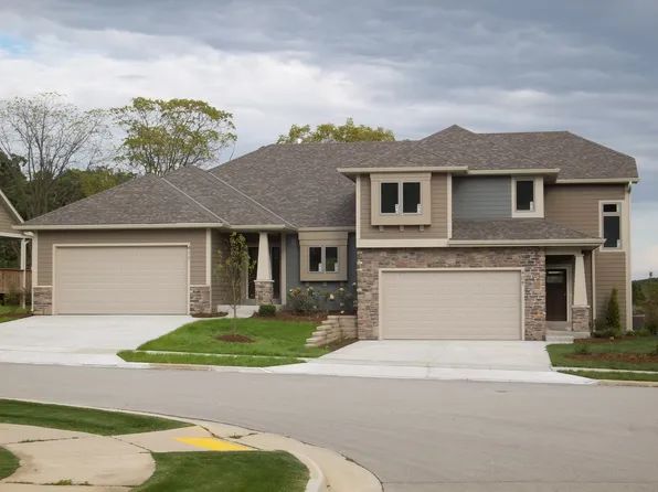 411 Century Oak Dr, Waukesha, WI 53188