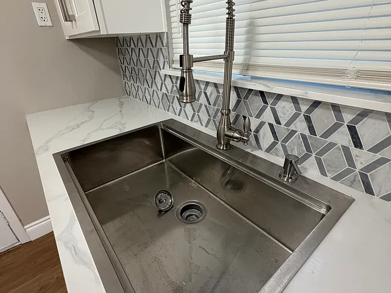 1512 W Dakota Ave — Photo 7