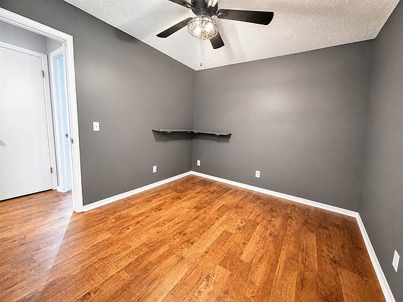 5th image of 2724 N Park Dr