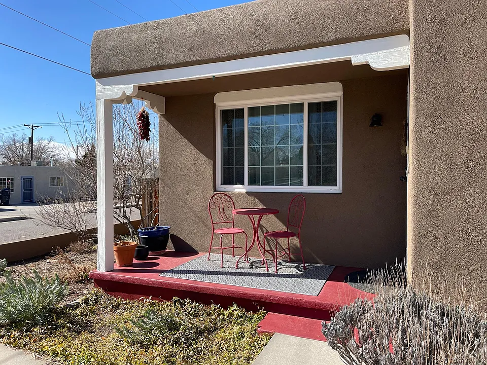 301 Hermosa Dr NE
