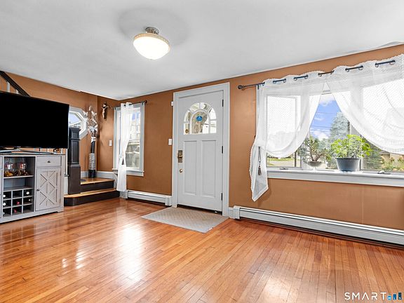 3rd image of 9 Holley Street