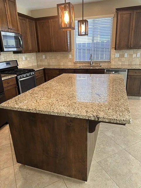 3 bed, 1527 sqft, $2,750 — Photo 2