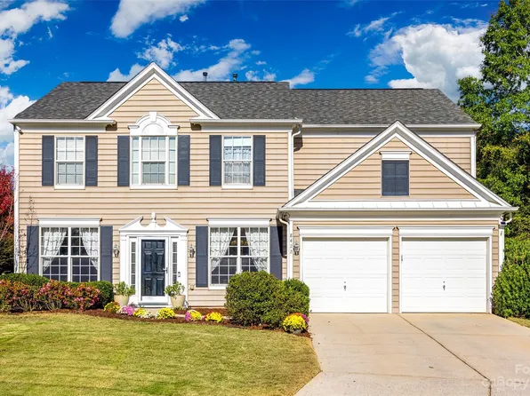8422 Dennington Grove Ln, Charlotte, NC 28277