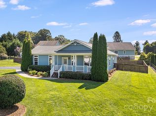 438 Oak Grove Rd, Flat Rock, NC 28731