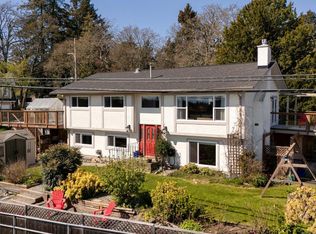 381 Montcalm Ave, Saanich, BC