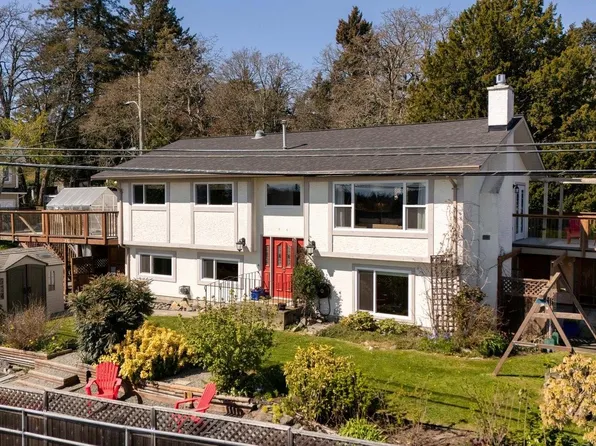 381 Montcalm Ave, Saanich, BC V8Z 6R3
