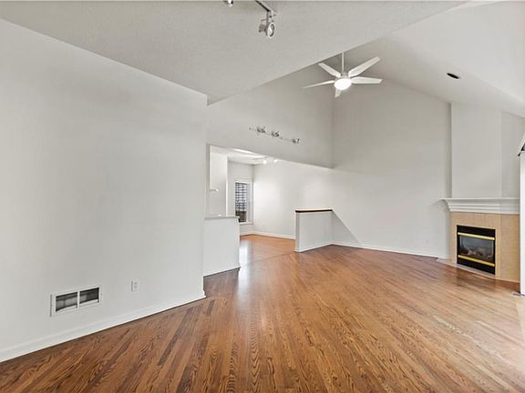 4th image of 12 Shaker Glen Ln