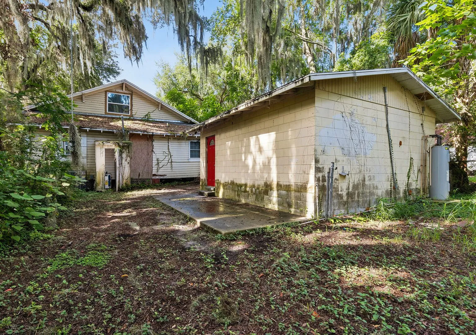 Welcome to this fully renovated private High St studio apartment in Leesburg Fl. — Photo 4