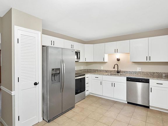 3rd image of 11934 Glenvalley Dr