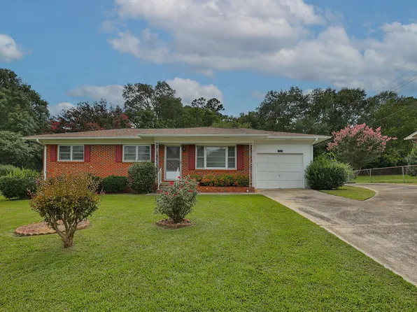 1521 Browns Bridge Ave, Gainesville, GA 30504