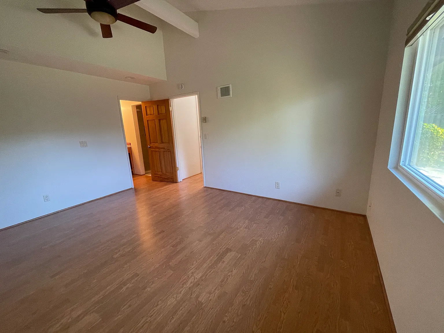 2 bed, 1.5 bath, 968 sqft, $3,800 — Photo 3