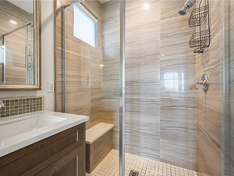 1068 Hampton Dr — Photo 31