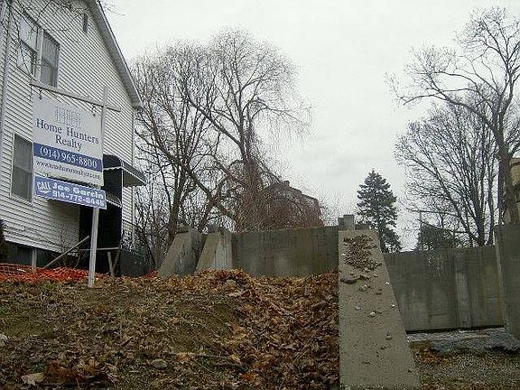 3rd image of 453 S 1st Ave