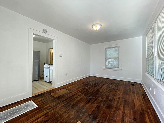 4th image of 121 W 7th Ave #1/2