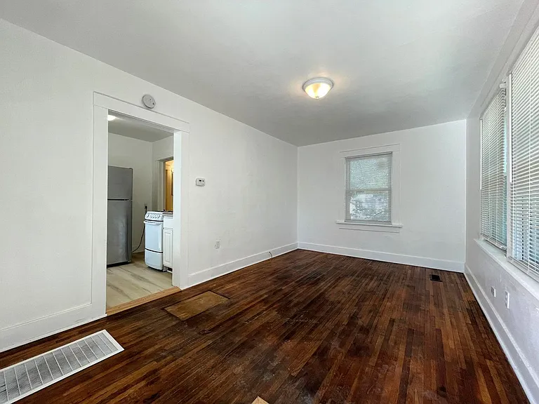 121 W 7th Ave — Photo 4