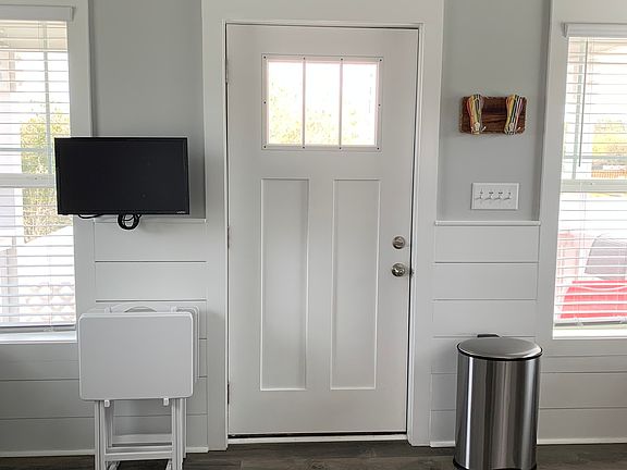 Very clean, modern, and well appointed. Fully furnished!