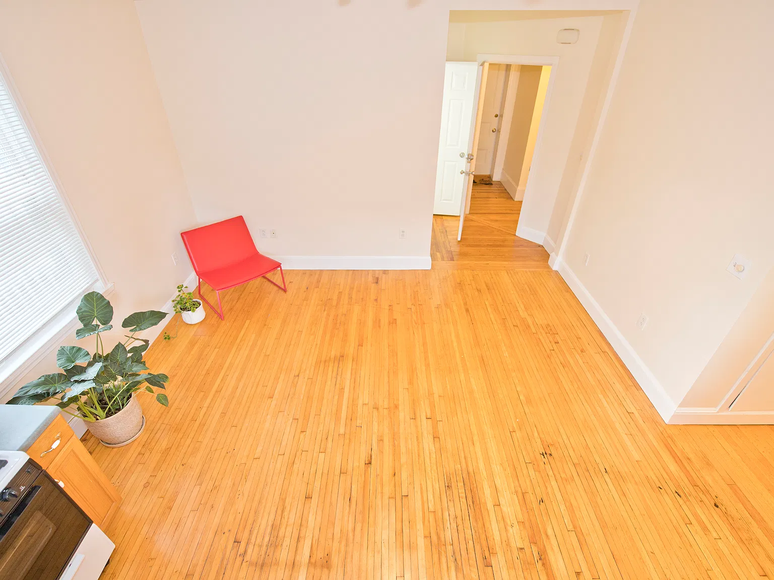 1 bed, 700 sqft, $2,350 — Photo 3