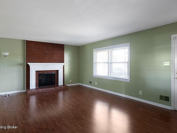 3rd image of 6008 Dutchmans Ln