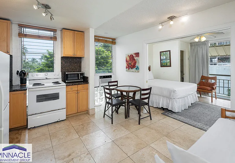 240 Liliuokalani Ave #301 — Photo 1