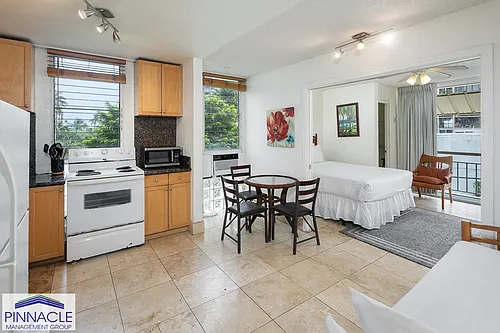 240 Liliuokalani Ave #301 Photo 1