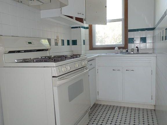 4th image of 179 Deane St