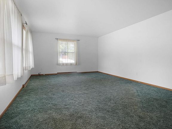 3rd image of 229 Bittersweet DRIVE