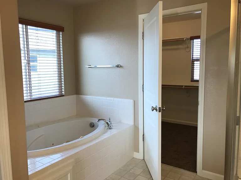 1235 Bluegrass Ct — Photo 30