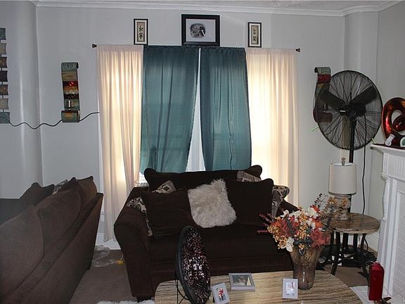3rd image of 35 Leamington Pl