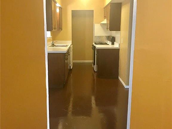 4th image of 1421 Greenbriar Dr