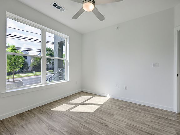 4th image of 4801 Springdale Rd