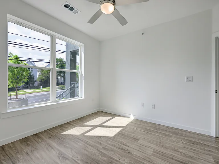 4801 Springdale Rd — Photo 4