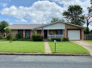 324 Glenmoor Dr, Fredericksburg, TX 78624