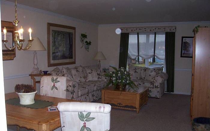 Living/Dining Area