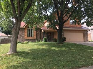 904 Iron Rd, Papillion, NE 68046