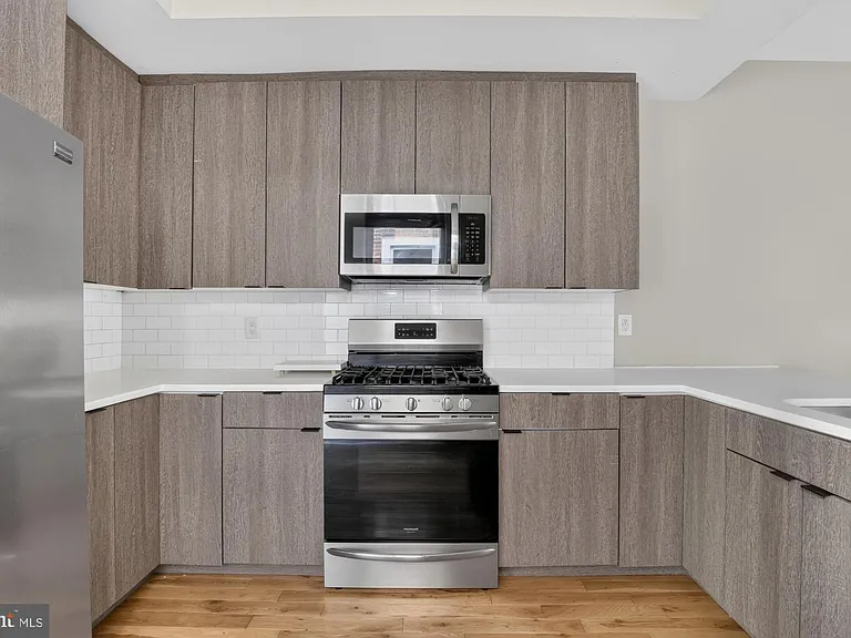 2336 W Thompson St — Photo 8
