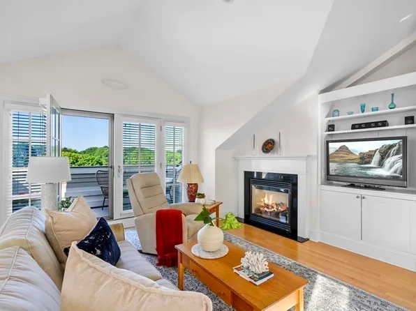 36 Intrepid Cir APT 403, Marblehead, MA 01945
